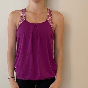 Lululemon workout tank with built in bra.